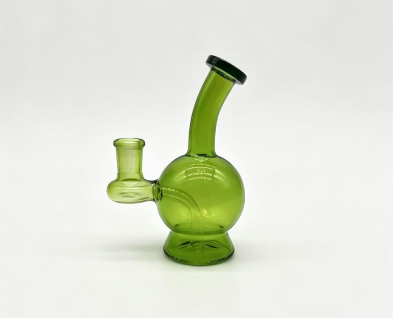 Dark green glass ball, compact and easy to carry, with a strong grip feel, smooth and comfortable smoking.