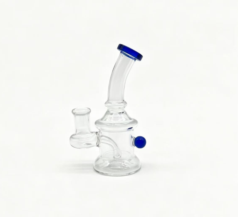 Transparent glass blue, compact and convenient to carry, smooth and comfortable smoking.