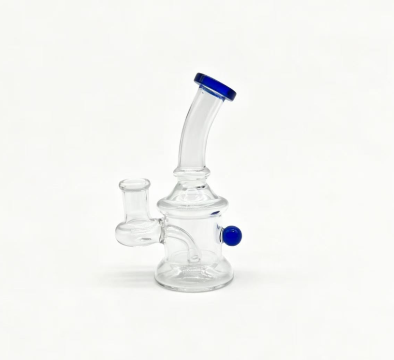 Transparent glass blue, compact and convenient to carry, smooth and comfortable smoking.